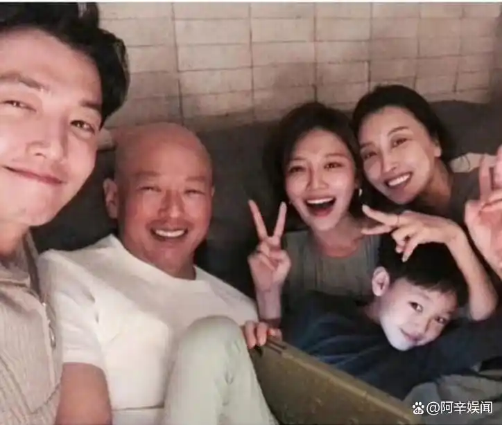 韩星大方承认恋爱_韩国娱乐圈恋情曝光_韩国艺人公开恋情