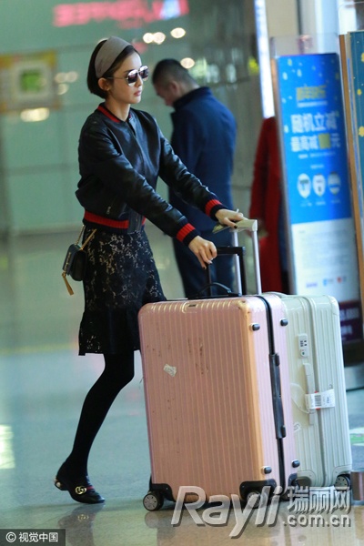 古力娜扎机场look鞋子搭配_女明星鞋子搭配经_女明星 穿鞋
