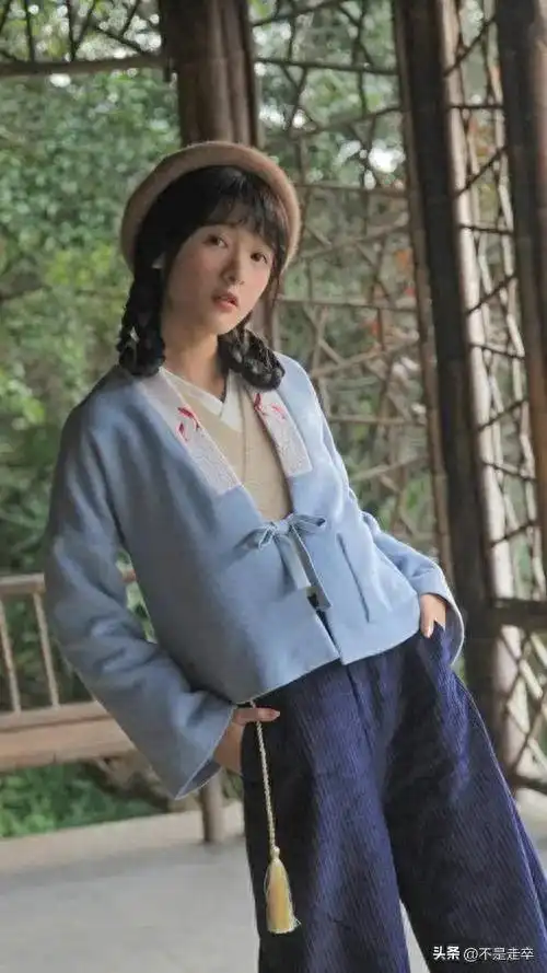 女明星胸部曝光的照片_女星穿衣自由 丁字裤争议 公众人物着装尺度