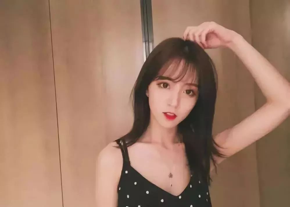 莉哥被封杀虎牙平台损失评估_虎牙主播莉哥OvO戏唱国歌违法事件_抖音网红莉哥黑料照片,