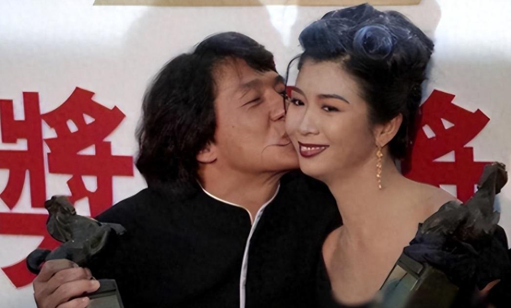 “三级艳后”曾拒绝成龙，如今61岁胖到220斤，依旧美到撩人心弦