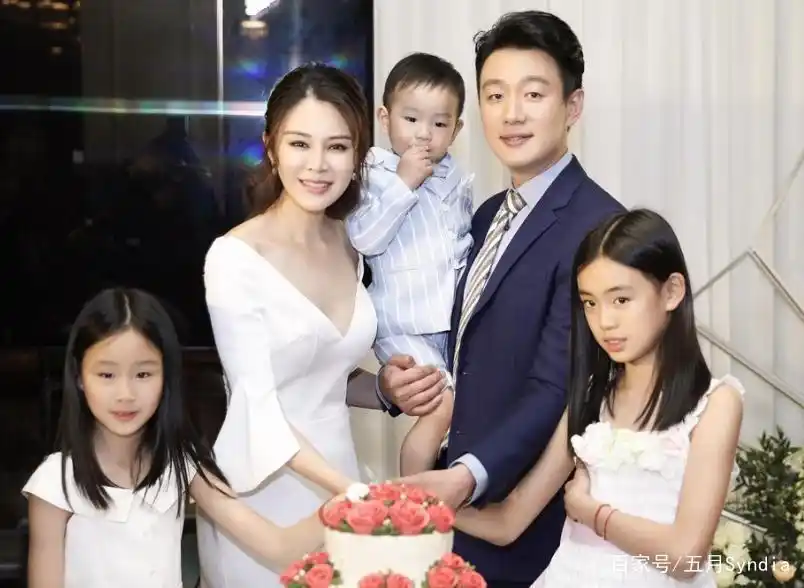 娱乐圈模范夫妻_明星幸福家庭_娱乐圈老模范夫妻