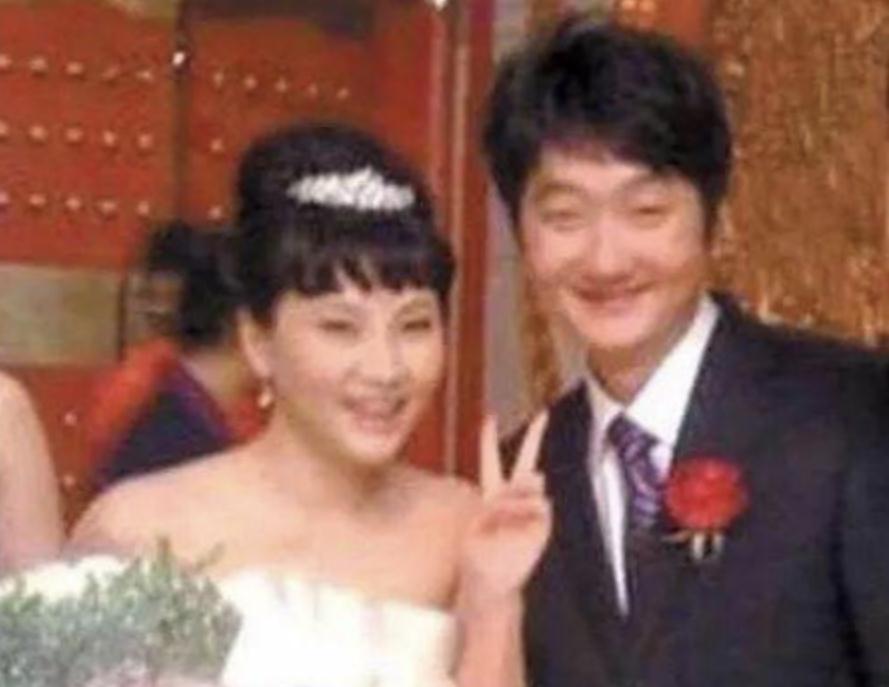 娱乐圈最丑男_美女野兽组合 娱乐圈丑男美女恋爱故事 娱乐圈颜值与才华反差情侣