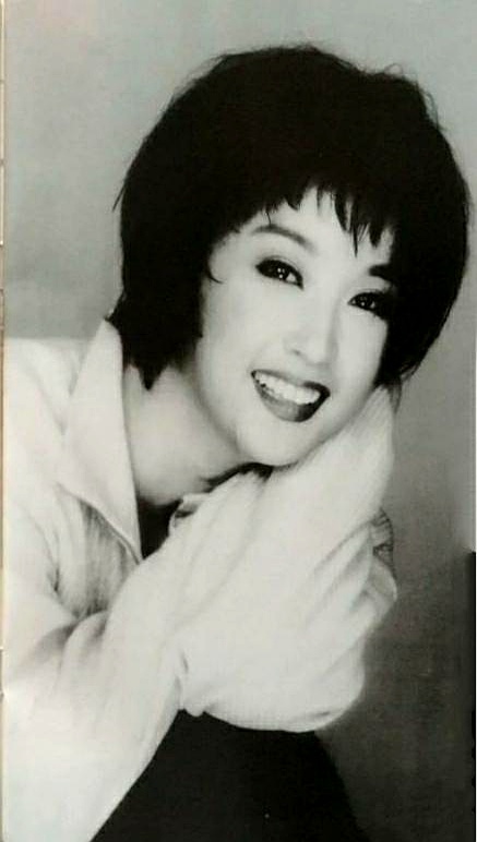 张曼玉挂历版权问题_日本演员中野良子挂历_香港女明星挂历图片