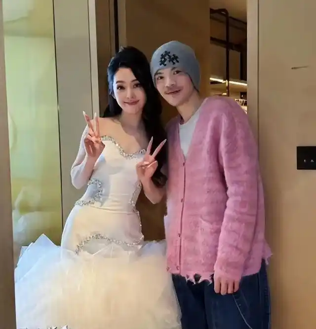 向佐探班到底是真暖心，还是另有算盘？2000亿遗产真会归郭碧婷？向太这一手留得太狠了