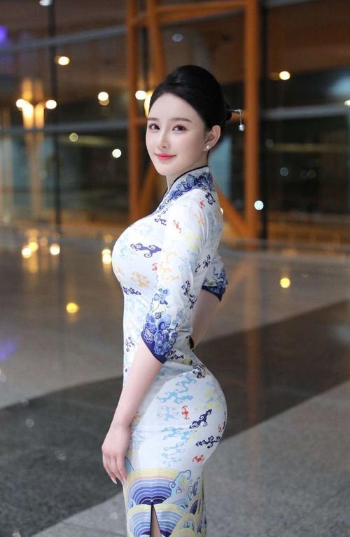 女明星熟女丰满胸围：这才是中年女性该有的曲线美