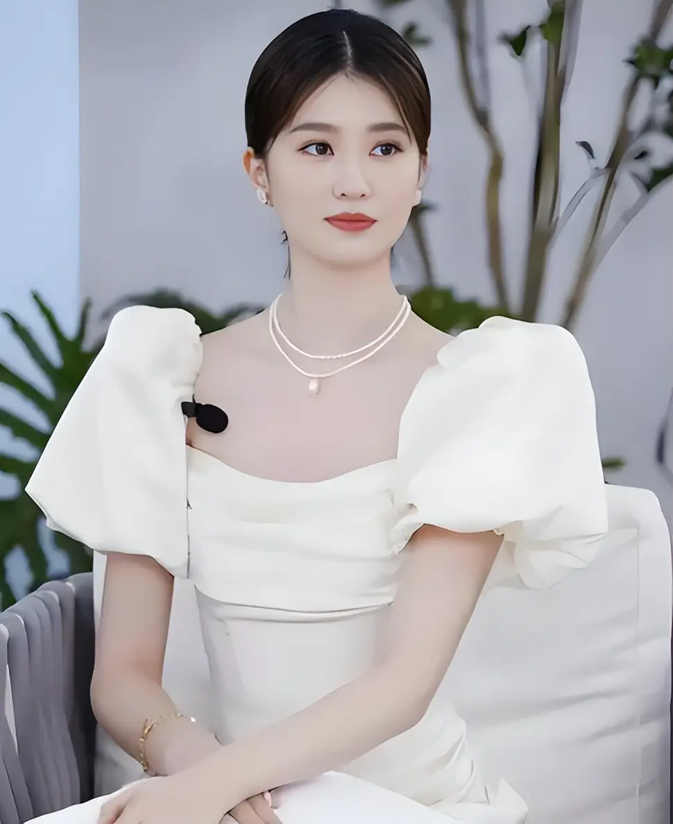 娱乐圈女著名演员潜规则_关晓彤演艺之路_韩国女明星潜规则图