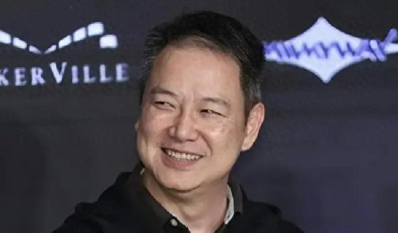 香港知名演员复出拍戏，转行从事财务策划，同时兼任大学老师