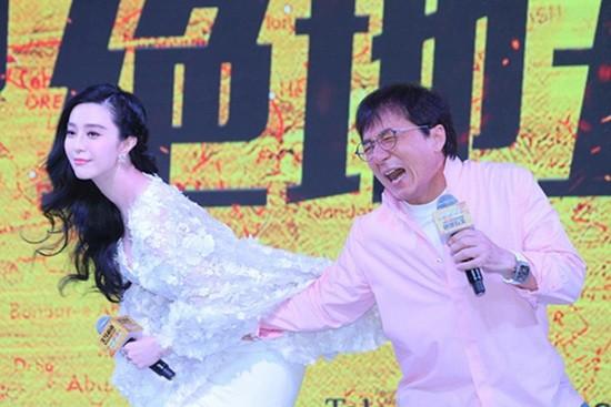 刘亦菲被成龙非礼事件_成龙非礼过的女明星数量_成龙抱过那些女明星