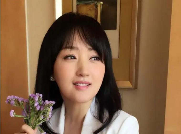 50岁女明星保养_明星最老的女明星_51岁女明星气质