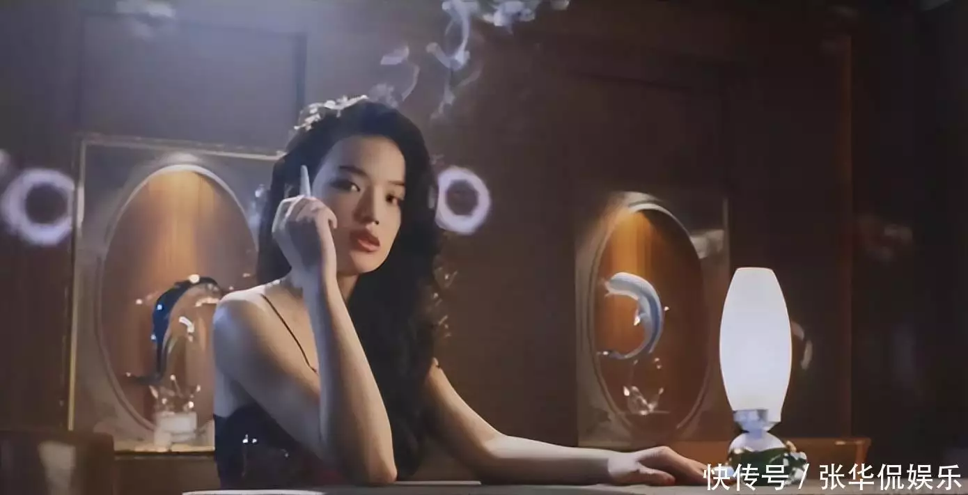 女明星抽烟现象_刘亦菲抽烟事件_女明星喝醉被