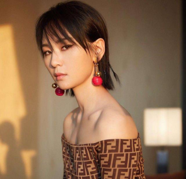 景甜整容事件_娱乐圈整容女明星_开过眼角的女明星