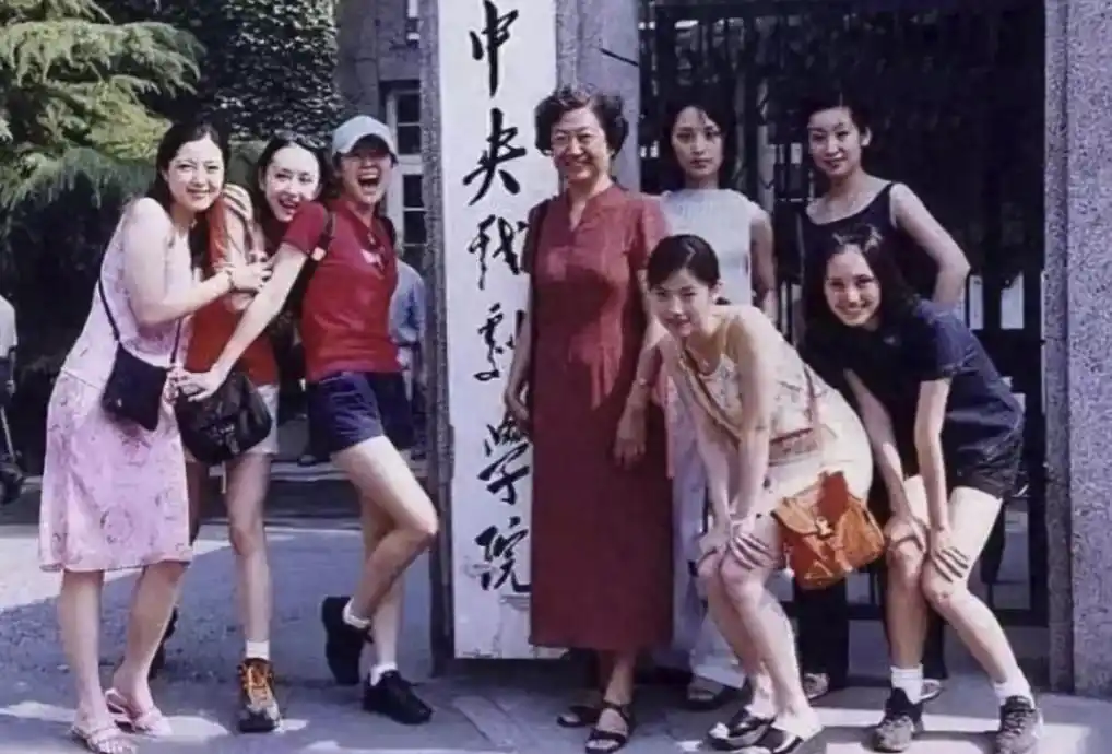 唯一品德高尚没有黑料的明星是谁啊图片,_娱乐圈最干净的女演员_凭借实力取胜的女星